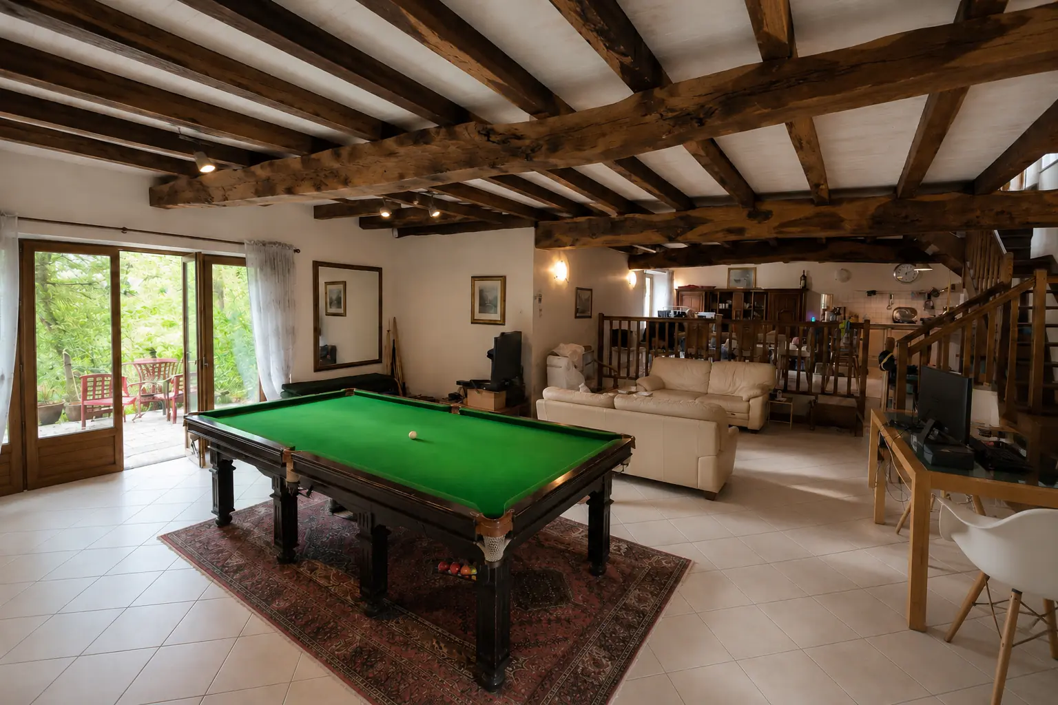 Salon avec billard